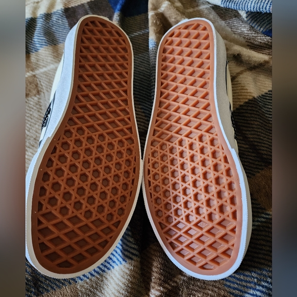 VANS - Picture 3 of 3